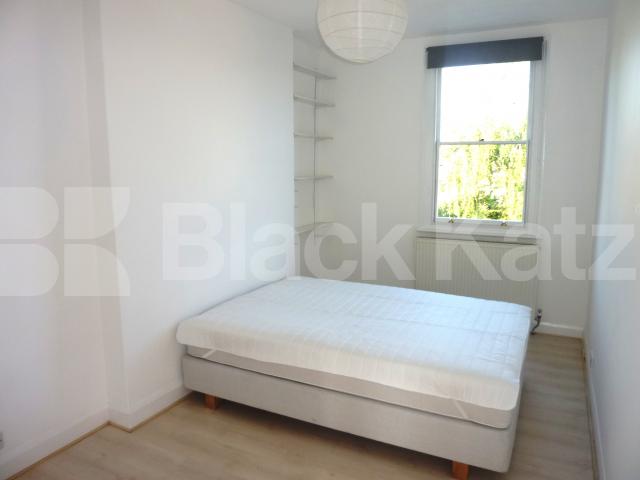 			CAMDEN SQUARE!!, 2 Bedroom, 1 bath, 1 reception Flat			 South Villas, CAMDEN SQUARE